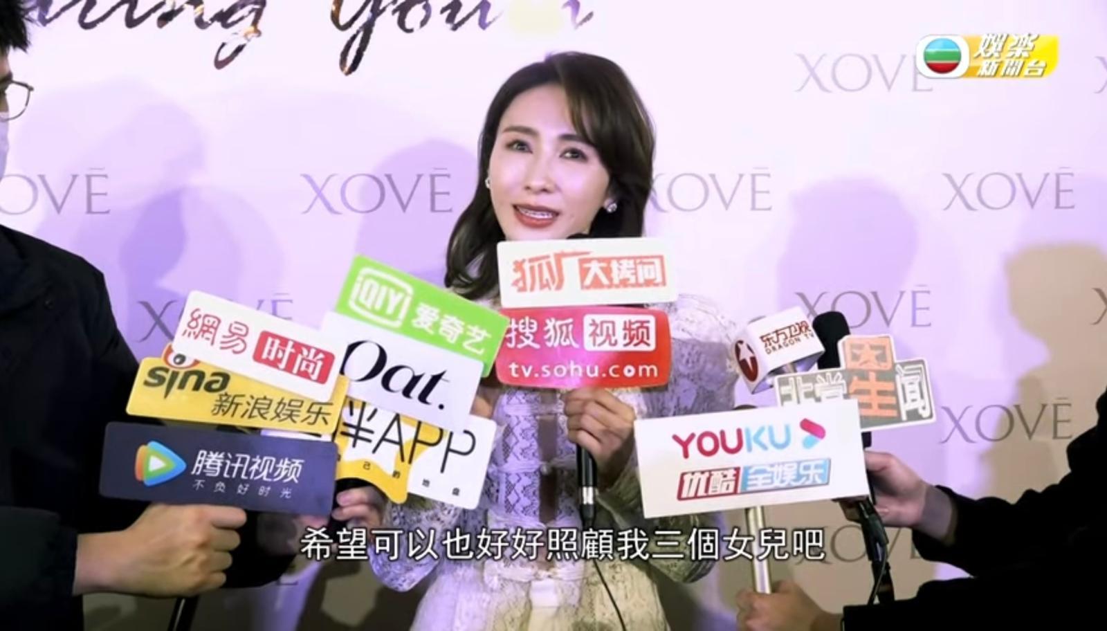 黎現身上海為自己嘅美容品牌宣傳。