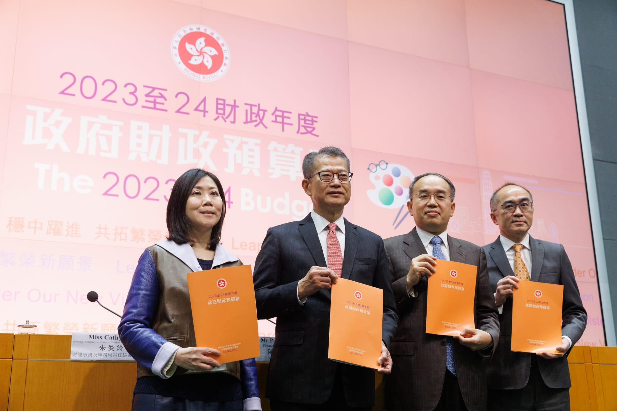 財政預算案2023|被問消費券為何比去年減半 陳茂波:考慮到經濟正復蘇 (蘇文傑攝)