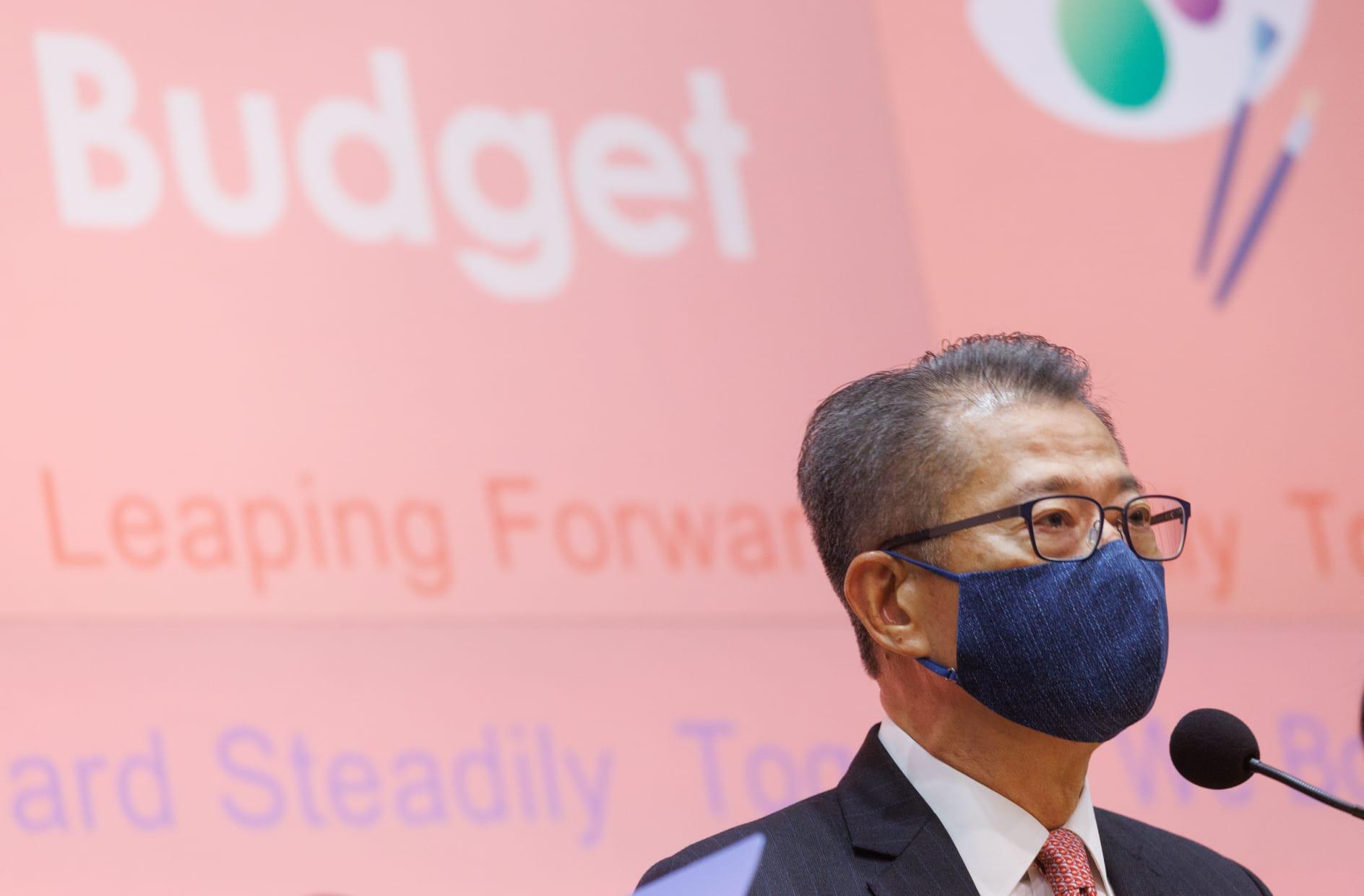 財政預算案2023|被問消費券為何比去年減半 陳茂波:考慮到經濟正復蘇 (蘇文傑攝)