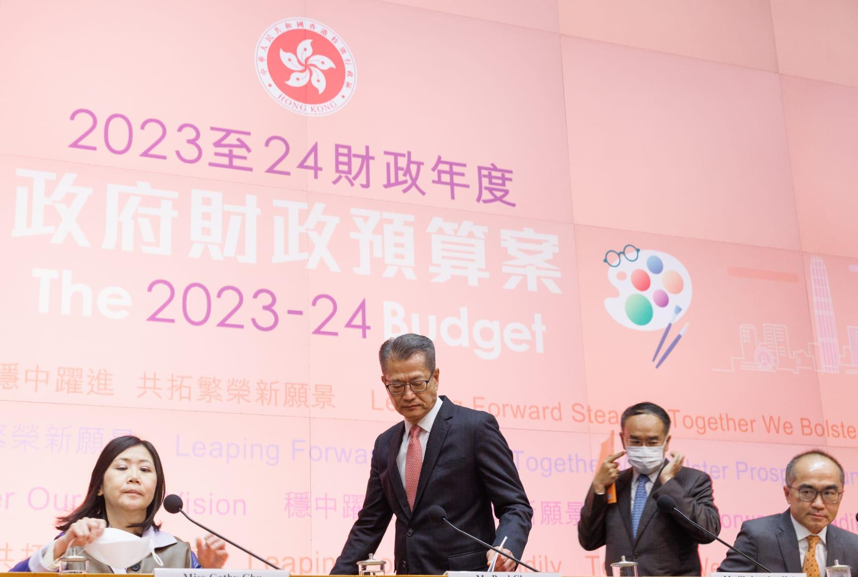 財政預算案2023|被問消費券為何比去年減半 陳茂波:考慮到經濟正復蘇 (蘇文傑攝)