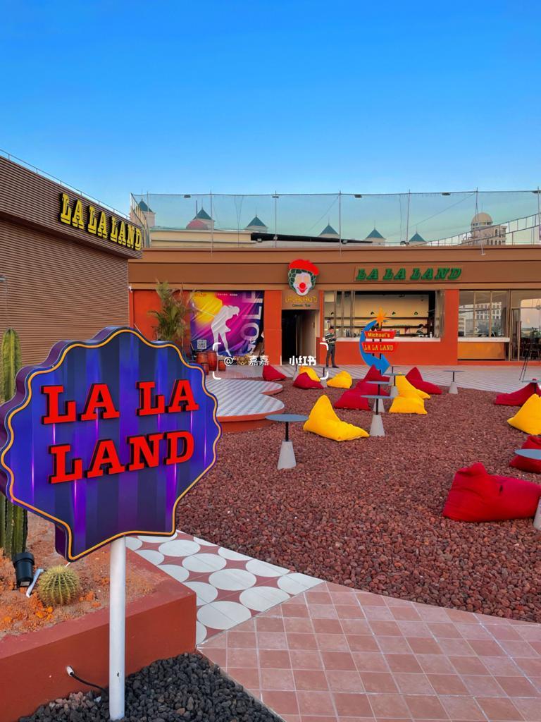 Cafe分為室內及室外空間。(圖片來源: 小紅書)