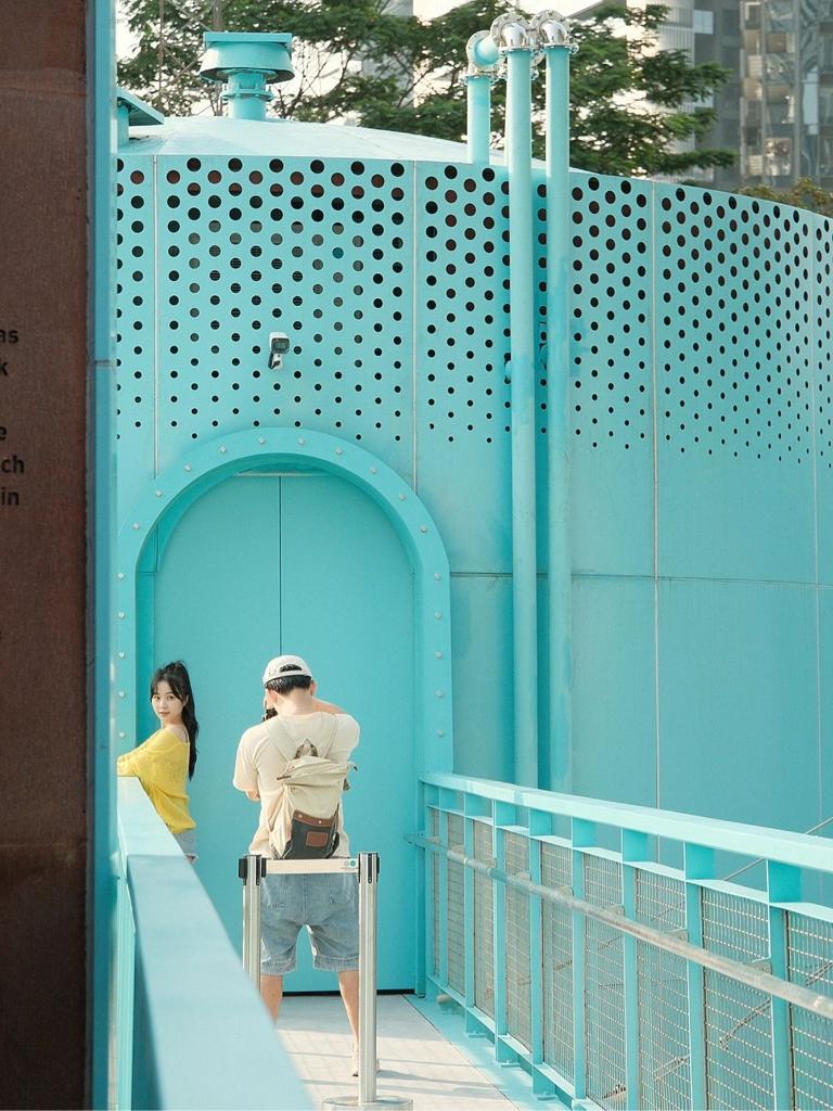 昔日的油罐、旋轉樓梯均塗上天藍色。(圖片來源: 小紅書)