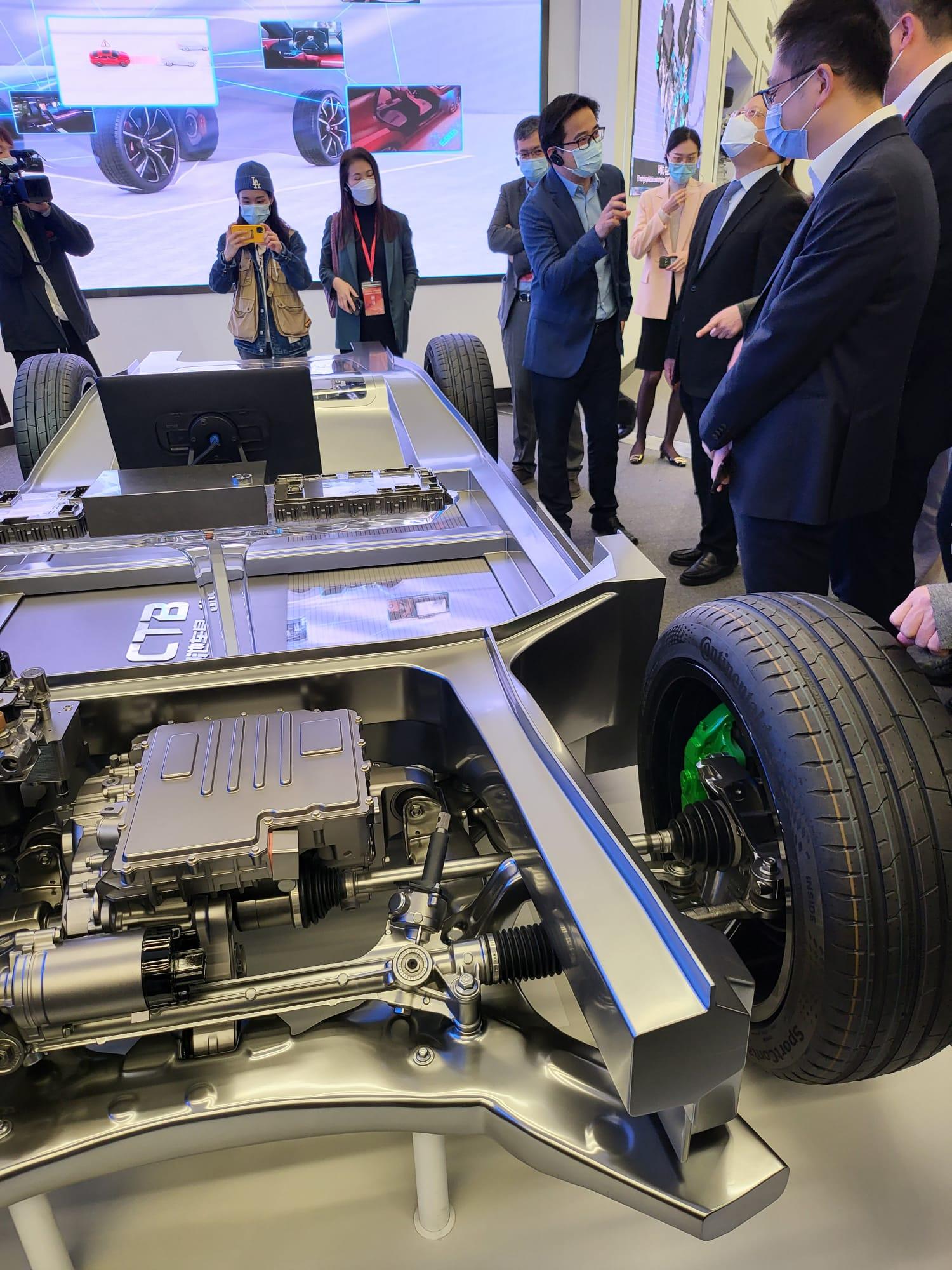 本港傳媒高層參訪團於深圳考察新能源汽車企業