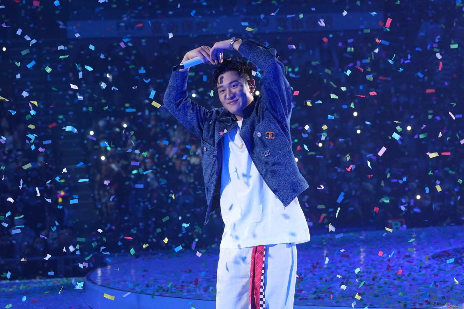 周興哲完場前擺心送給「小興星」。(陳奕釗攝)