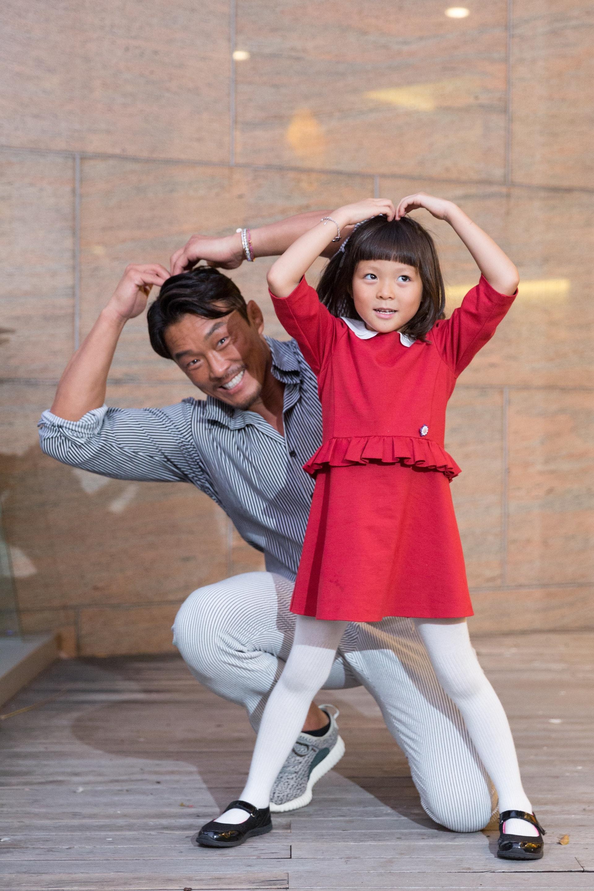 秋成勳囡囡是秋小愛,兩父女曾演出人氣綜藝節目《超人回來了》。