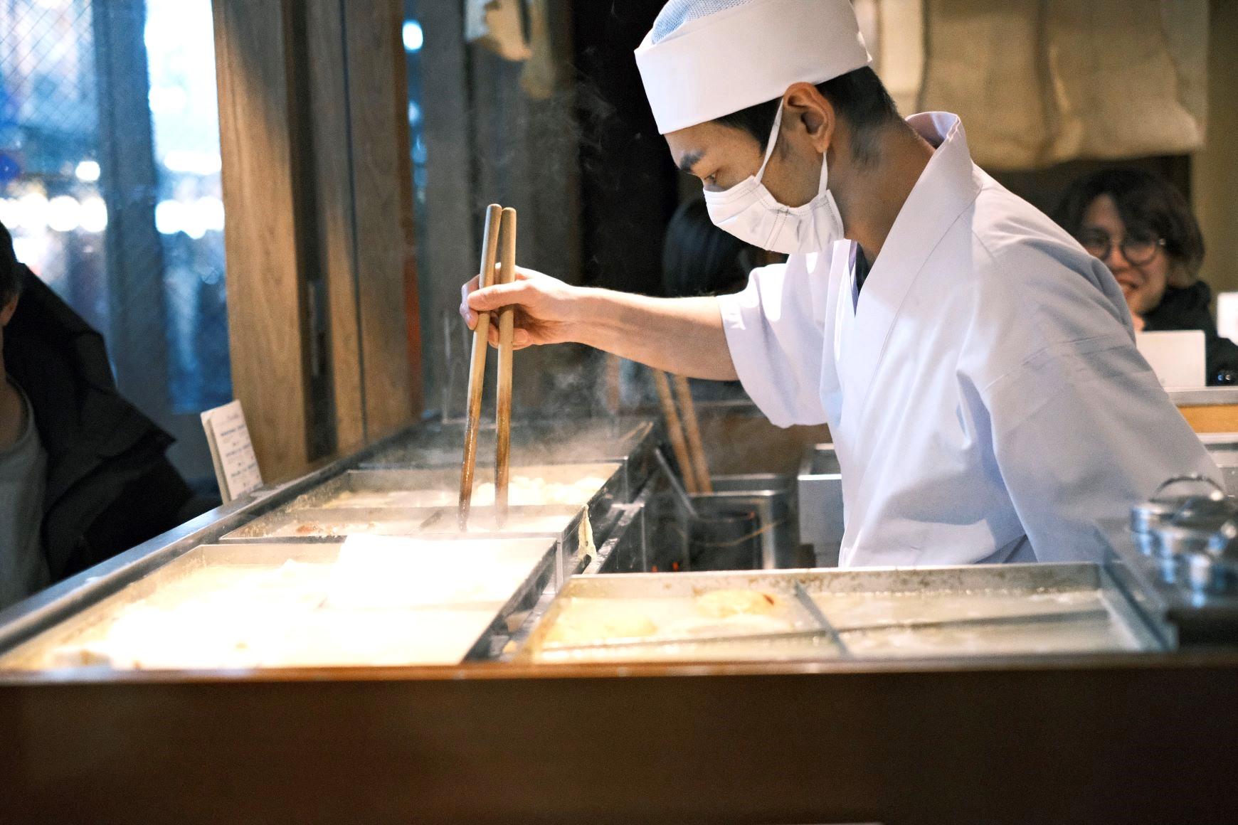 湯底用名古屋大山雞和蔬菜煲煮