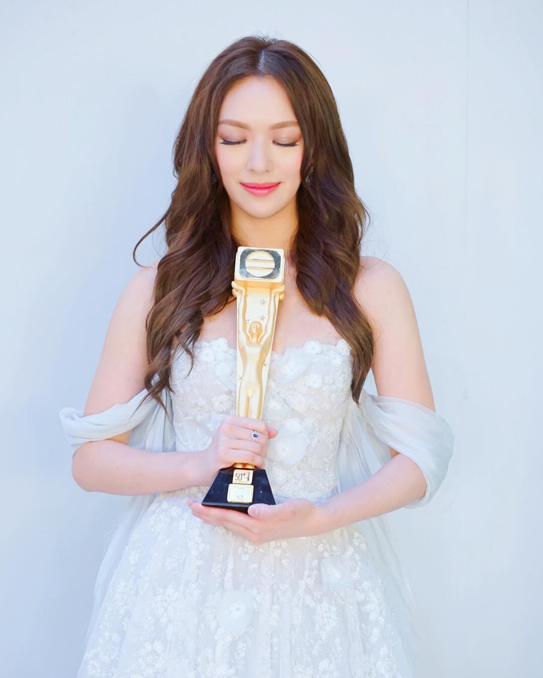 馮盈盈2016年參選港姐,獲得冠軍後即獲無綫力捧。