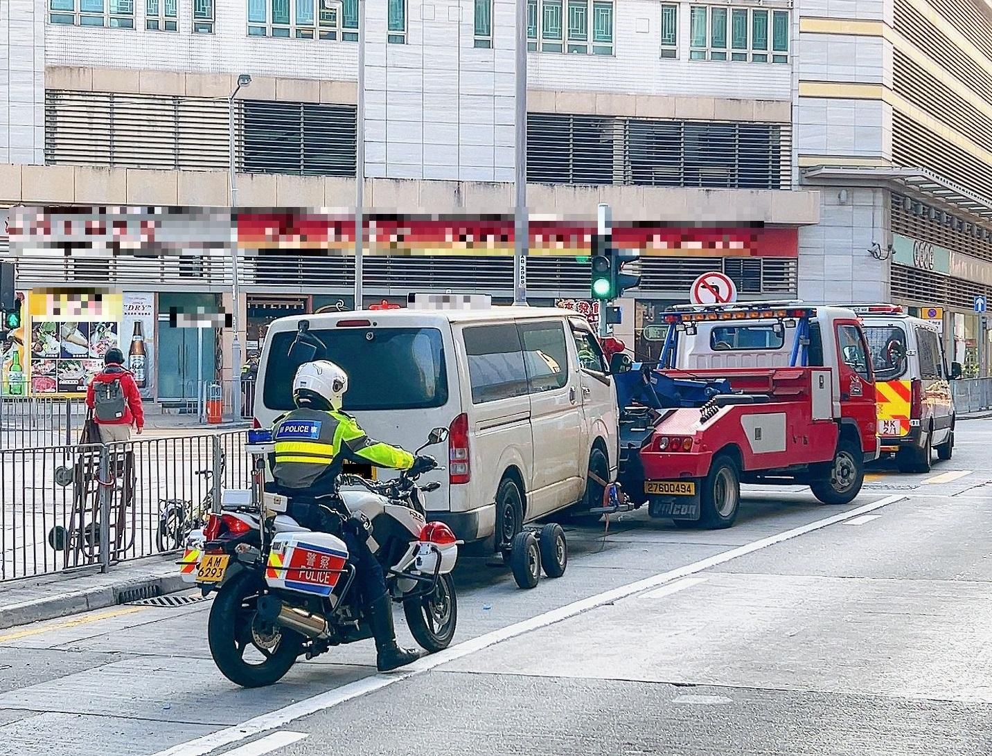 警打擊車輛違泊行人亂過馬路 發逾6300張「牛肉乾」拖走29輛車