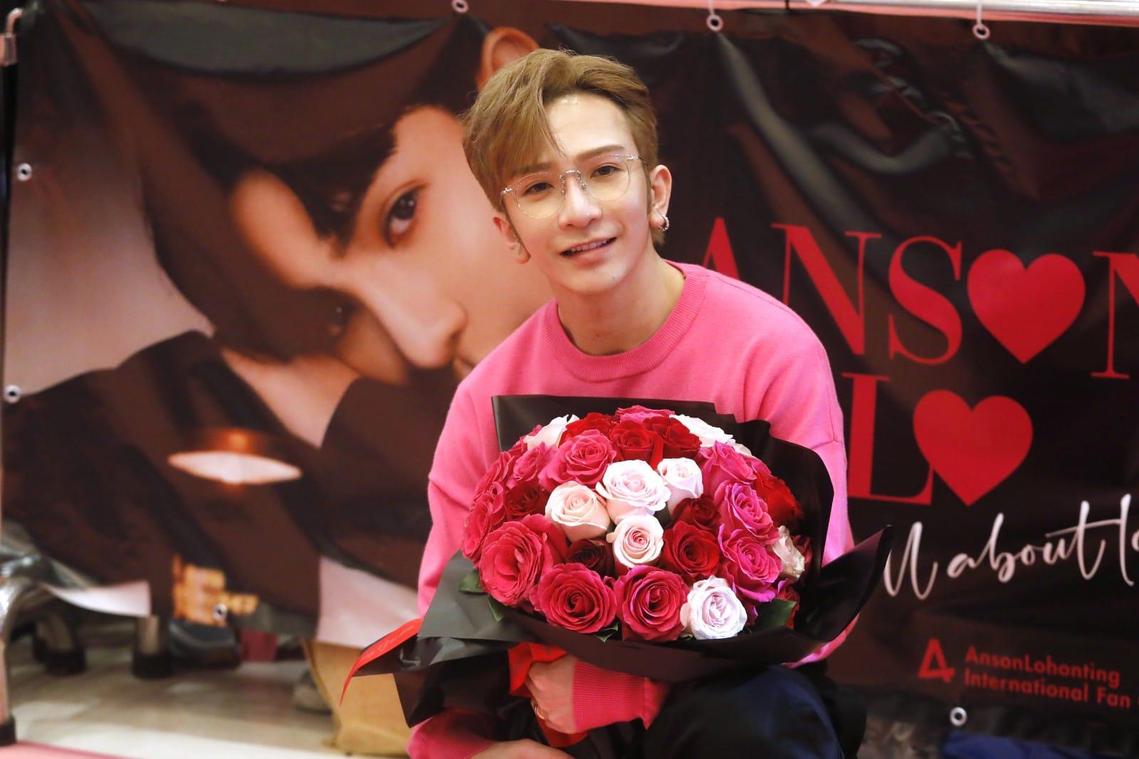 Anson Lo情人節現身尖沙咀,宣傳剛面世的個人品牌ALLOVER。(林俊源攝)