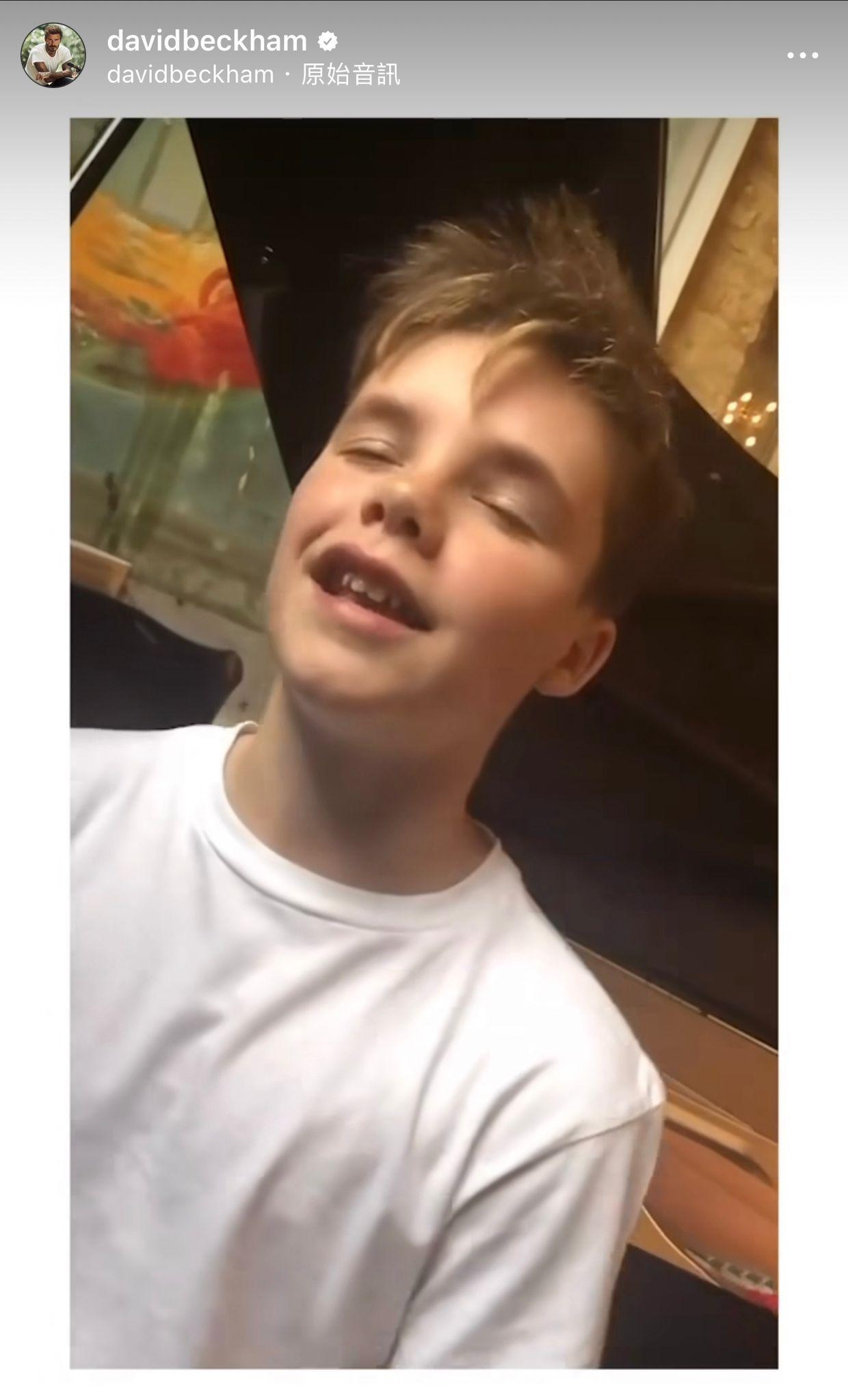 碧咸上載的影片中,輯錄了Crzu的唱歌片段。