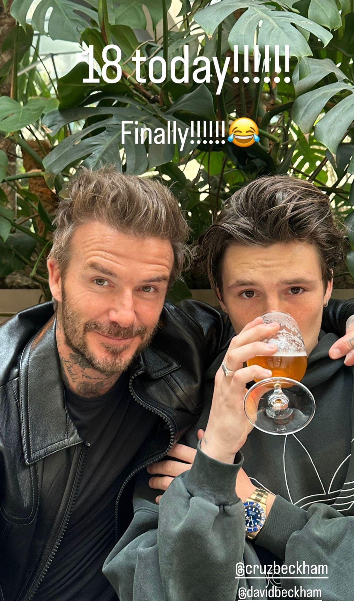 Victoria都有出Post賀壽星仔,公開碧咸父子合照。