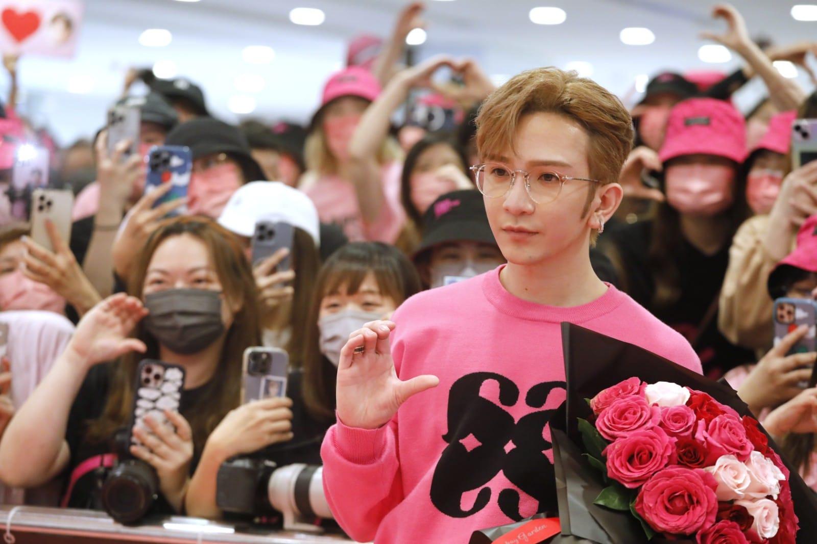 Anson Lo情人節現身尖沙咀,宣傳剛面世的個人品牌ALLOVER。(林俊源攝)