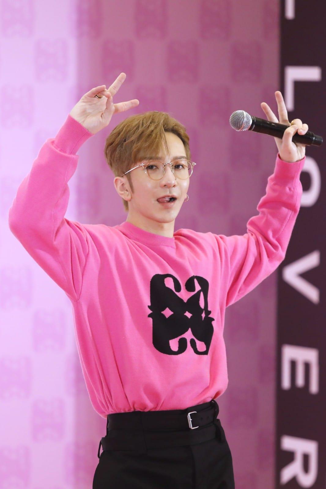 Anson Lo情人節現身尖沙咀,宣傳剛面世的個人品牌ALLOVER。(林俊源攝)