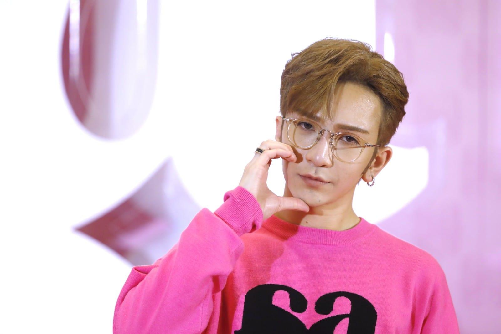 Anson Lo情人節現身尖沙咀,宣傳剛面世的個人品牌ALLOVER。(林俊源攝)