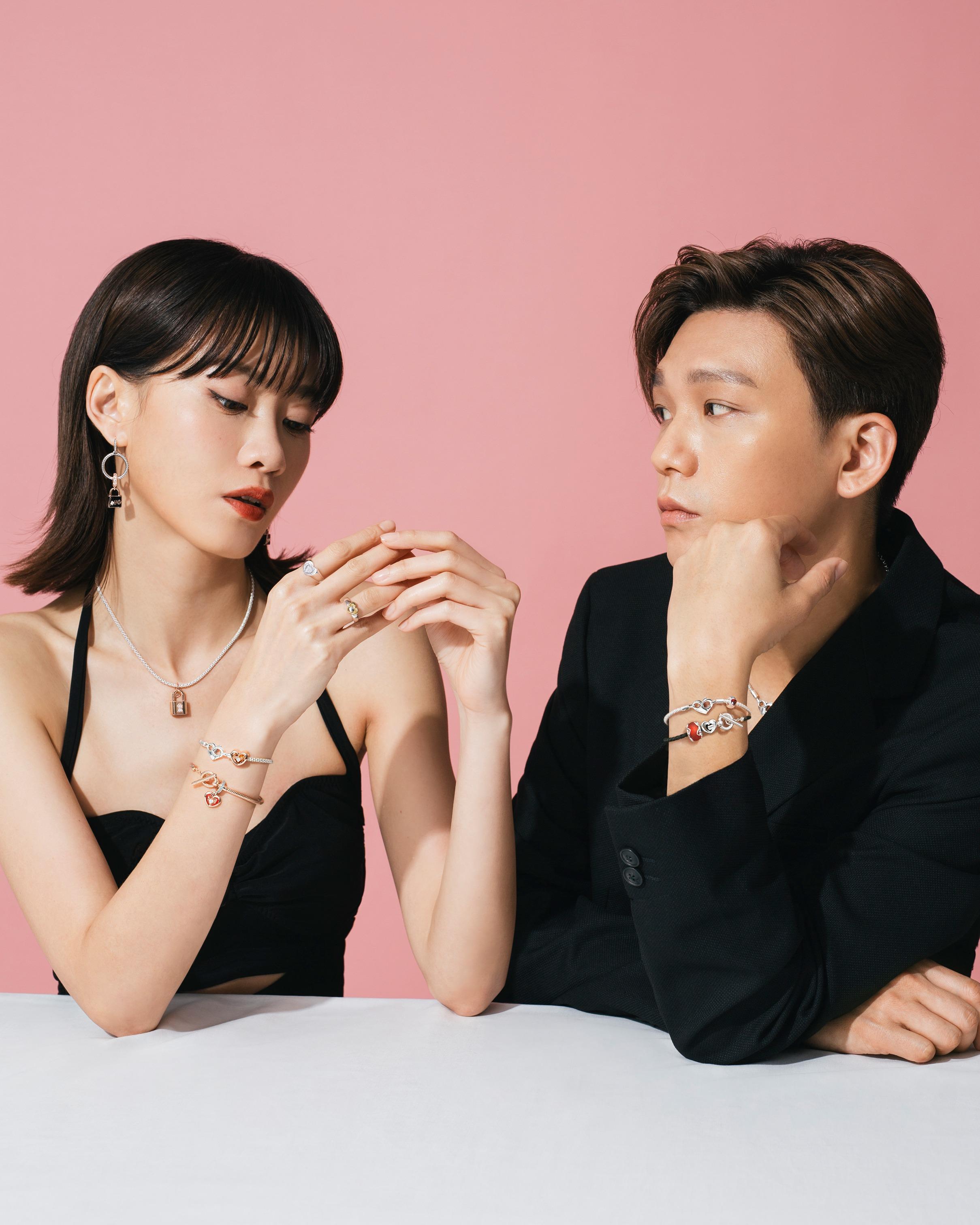 廖子妤與盧鎮業鍾情最新「Love」掛鎖吊飾。