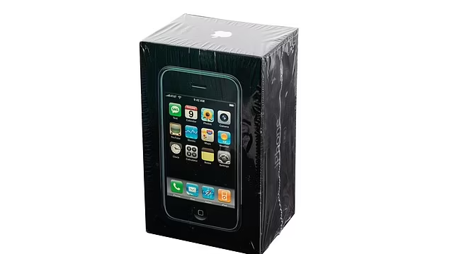 該部第一代iPhone以近50萬港元成交。(互聯網)