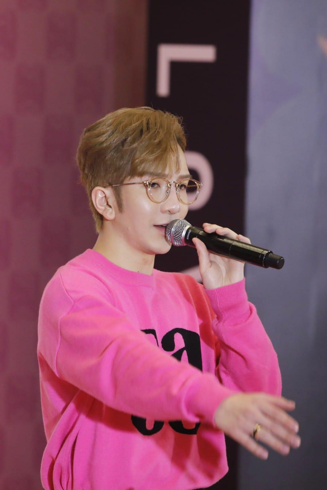 Anson Lo情人節現身尖沙咀,宣傳剛面世的個人品牌ALLOVER。(林俊源攝)