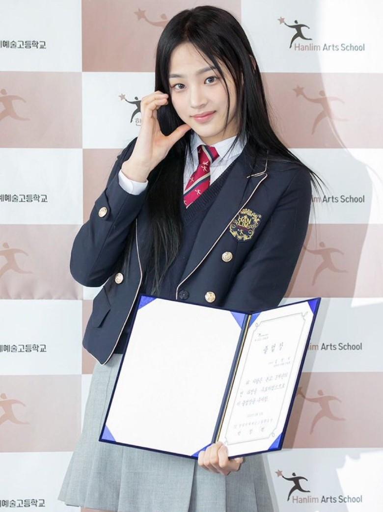 NewJeans爆紅 18歲Minji高中畢業引起哄動