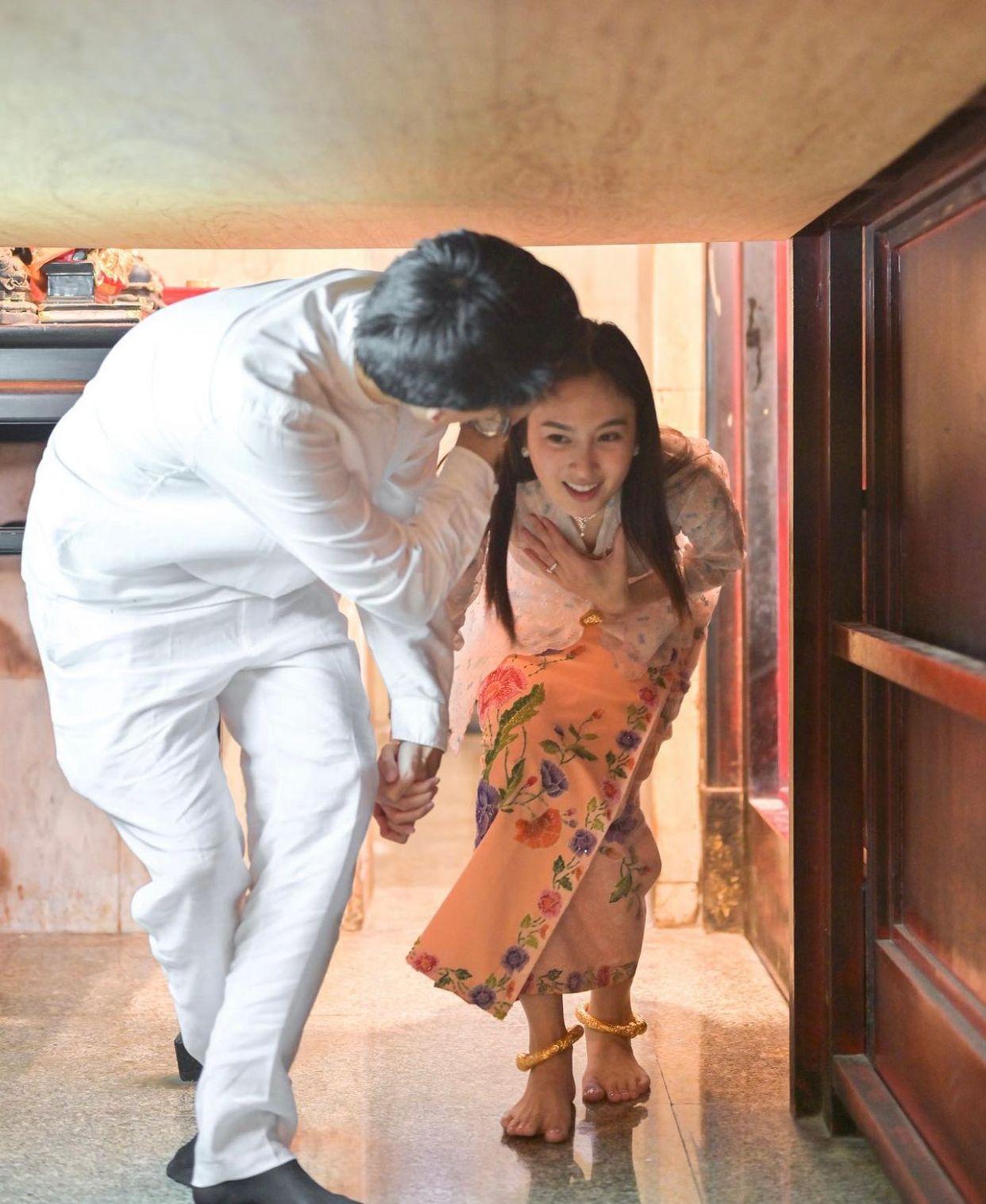 Poyd嫁入豪門,目前已隨Oak抵達布吉。