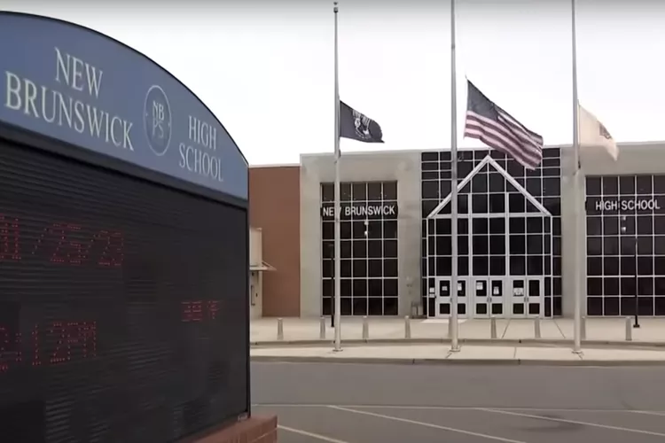 事發的高中New Brunswick High School。(互聯網)