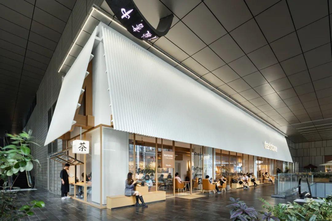 tea'stone 的店面設計多採用古風建築特色,亦很重視把室外景觀與室內空間緊密連繫在一起,增加閒適感。(圖片來源:teastone茶生活@微博)