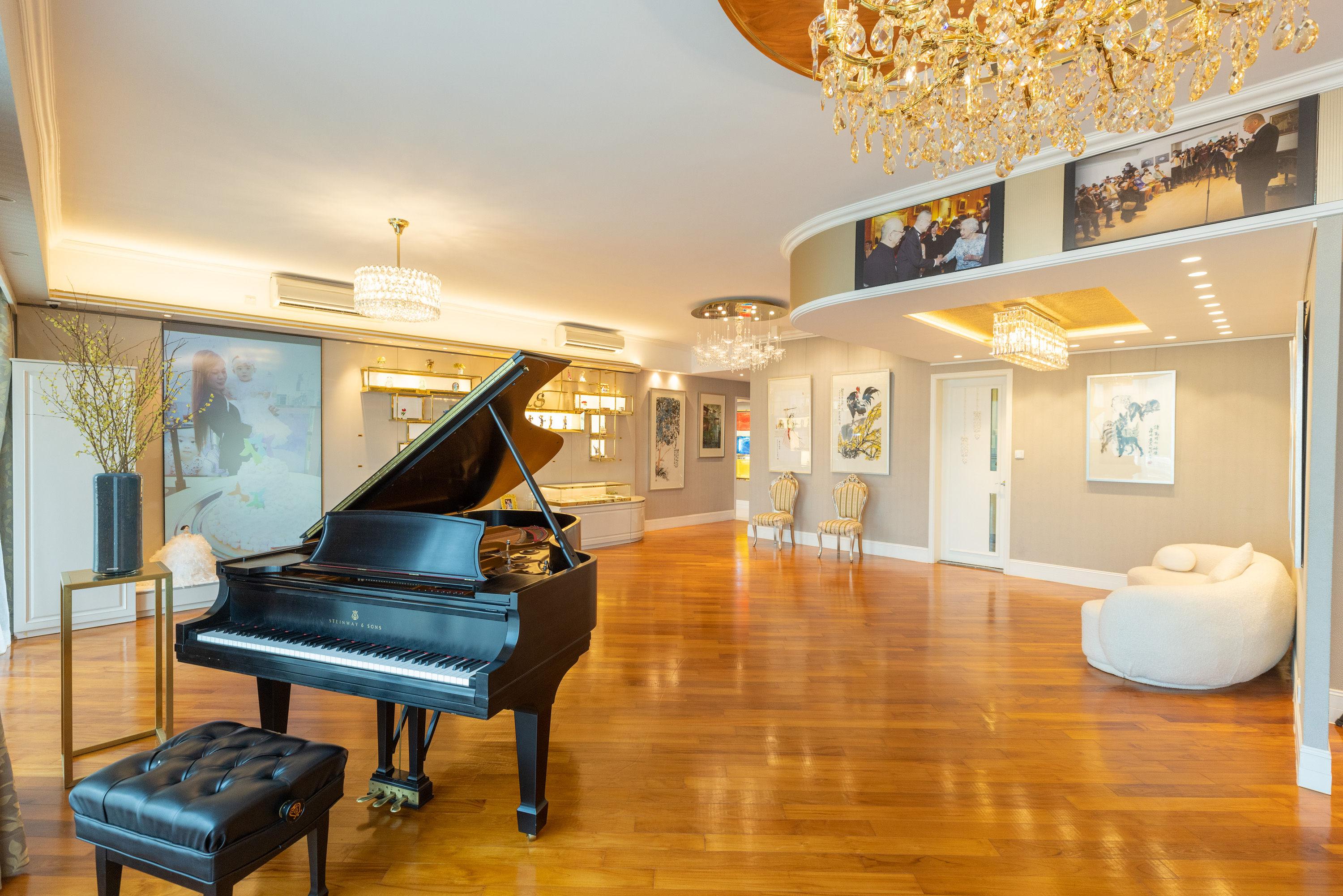 藝術展在火炭御龍山私人藝術館舉行。