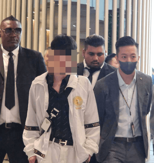 富二代帶多位保鑣陪同睇新盤「瑜一」(網上圖片)