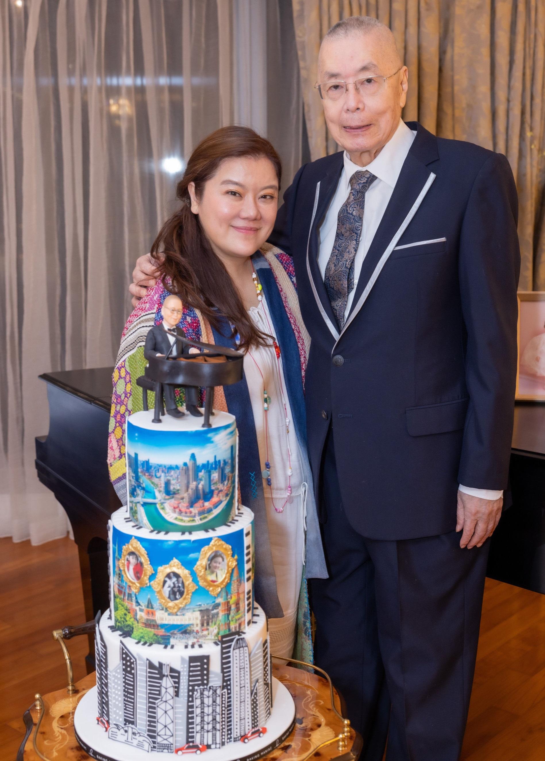 孫穎為劉詩昆準備了一個人型生日蛋糕。