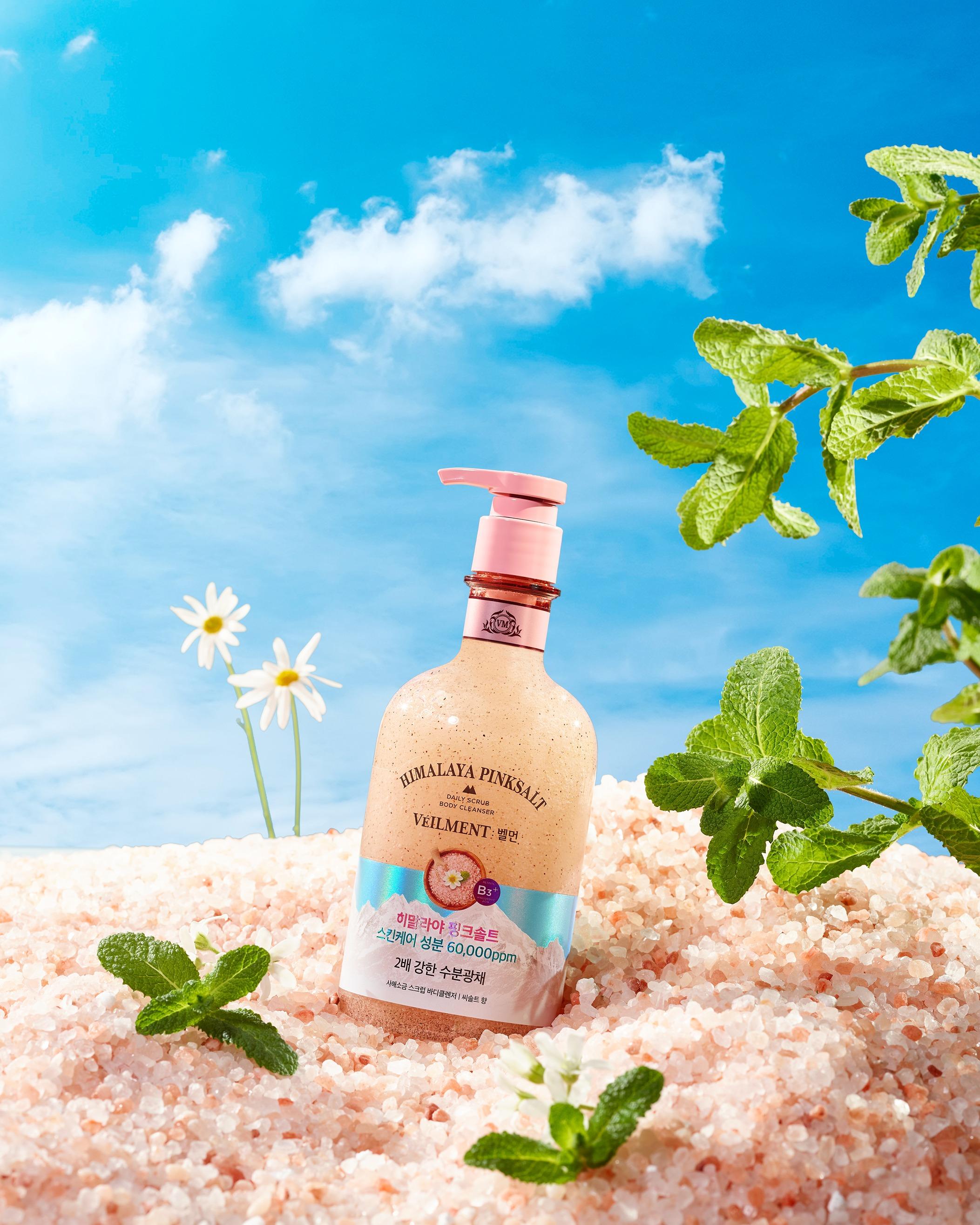 喜馬拉雅山粉紅鹽磨砂沐浴露有助肌膚美白提亮。 $69.9/600g