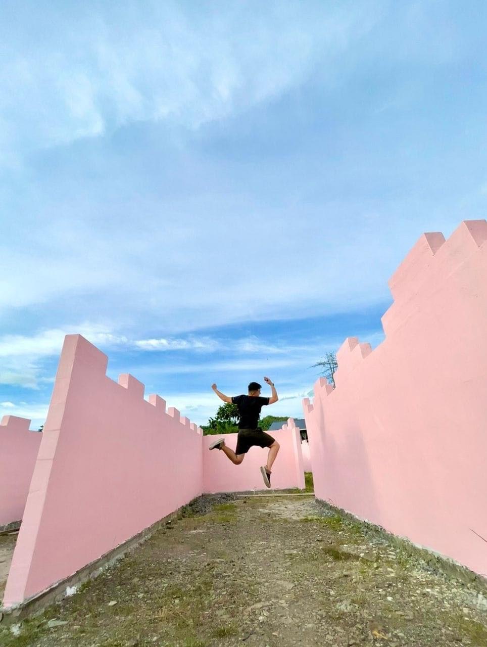 在這個古怪的迷宮中找到自己的方式並擺出瀟灑的姿勢。