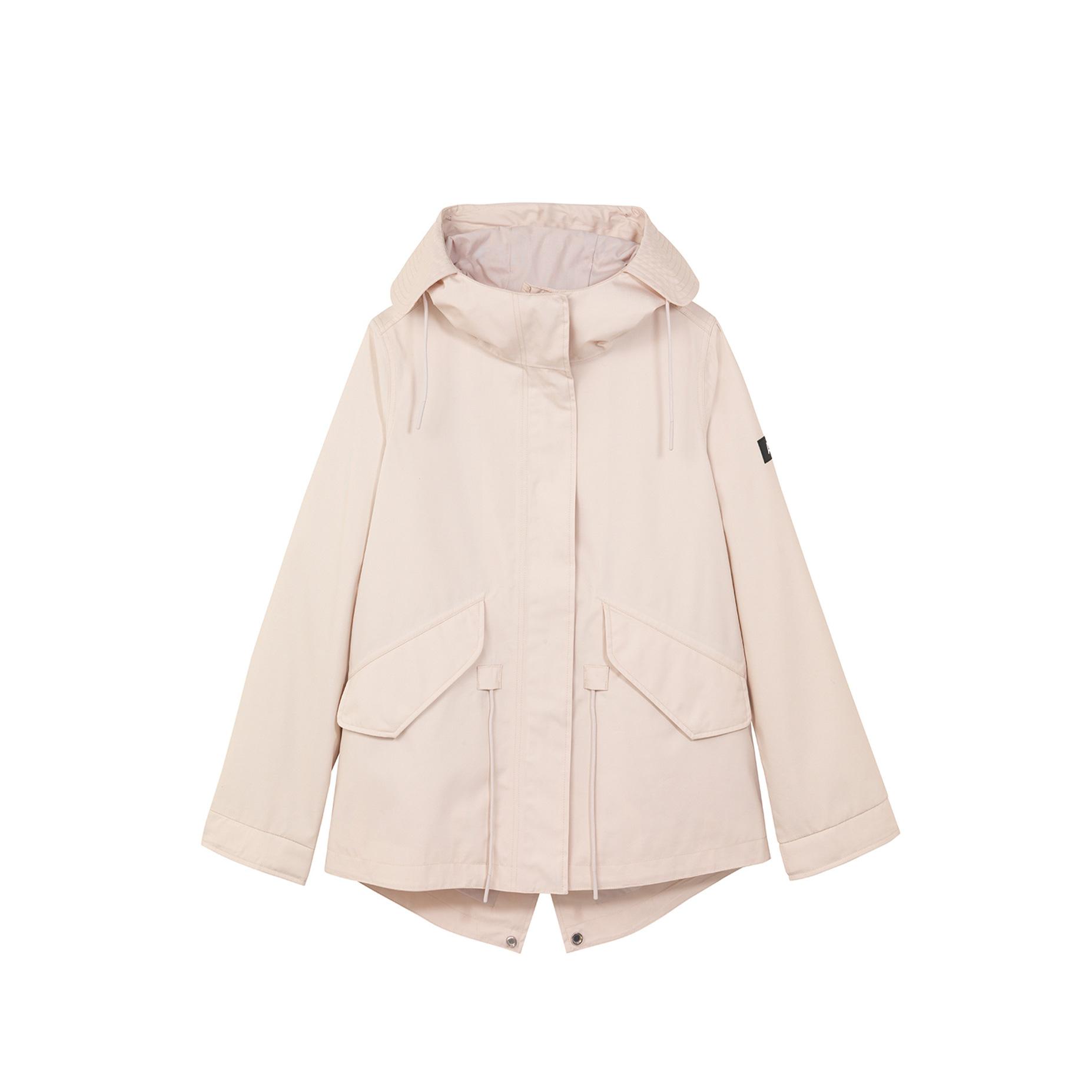 女裝MTD連帽防水外套──AIW22WOUT018 (港幣$2,980) │品牌標誌的女裝 MTD 連帽外套防水、防風及透氣,加入今季流行的短身設計,更突顯身材曲線。衣領加入 T-KIT 鈕扣,方便於氣溫下降的日子內搭中層增添保暖效能。