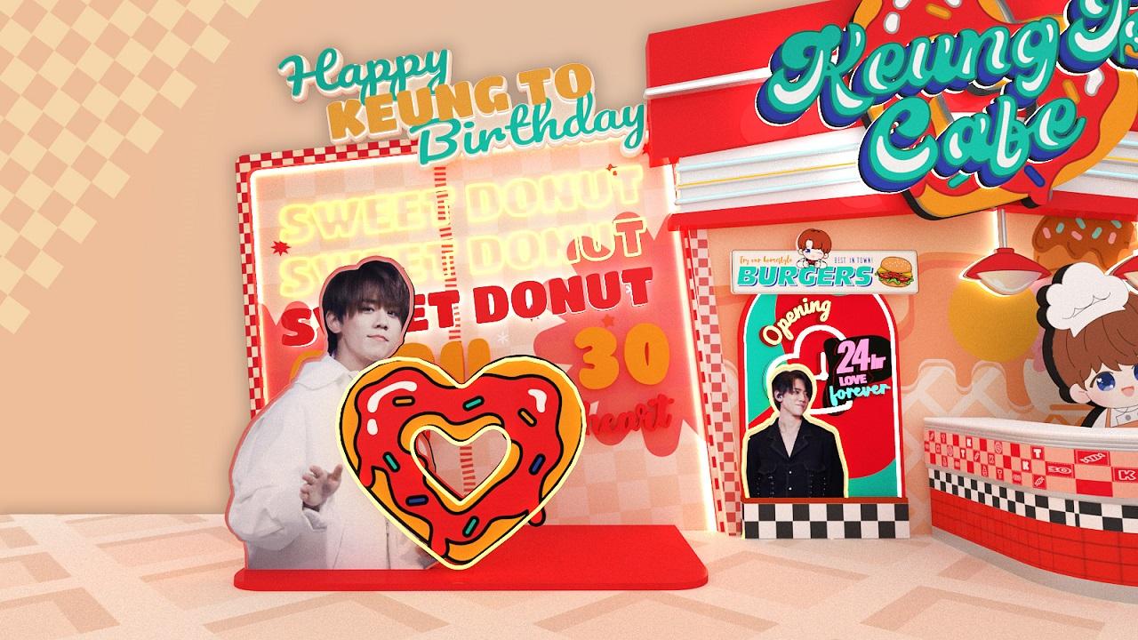 6. 姜糖愛的甜甜圈:姜濤站在心型甜甜圈旁,簡單的愛簡單的和平就是跟偶像心連心地打卡!