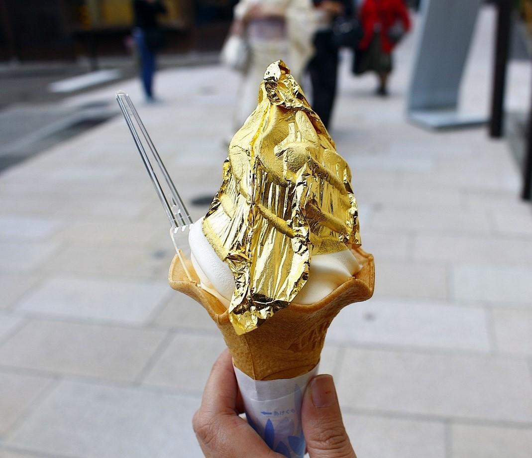 打卡必備:每人包一杯金箔雪糕