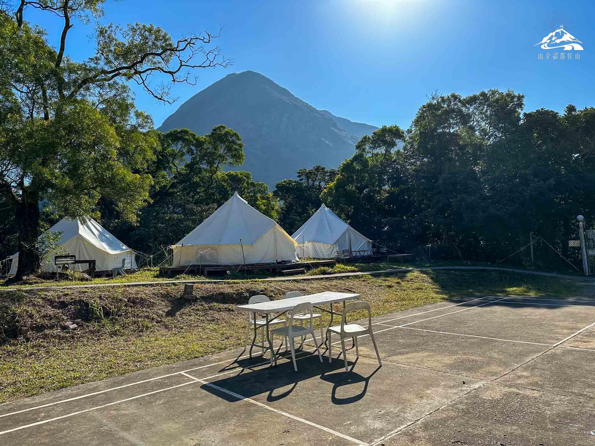 昂坪青年旅舍在鳳凰山山腳,露營兼看日出或日落不成問題。