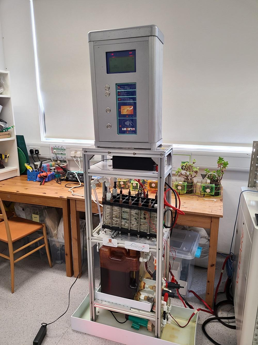 團隊現正與停車咪錶管理公司合作,進行「鋅—碘—溴電解液液流電池」咪錶試驗計劃