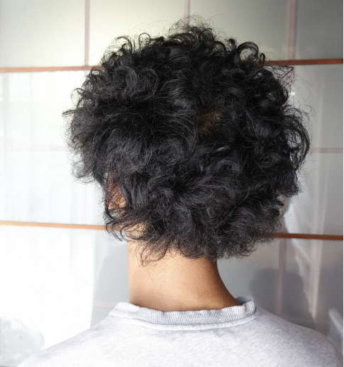 家長展示學生以前的髮型。(網上圖片)