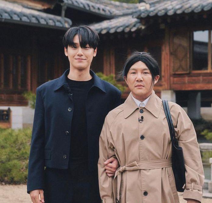 李到晛跟曹世鎬上演搞笑版《黑暗榮耀》。