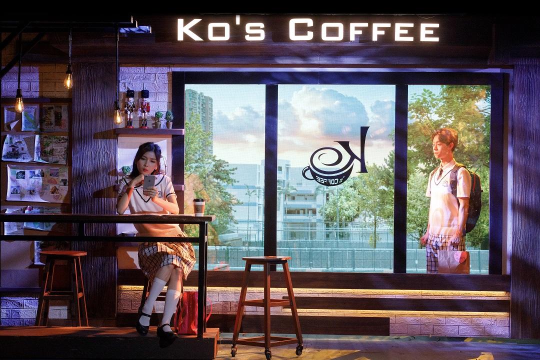 杜以辰演音樂劇《我們的青春日誌》一人獨攬兩個女主角色