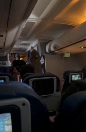 法庭文件指,托里斯以利器刺向空服員頸部3次。(互聯網)