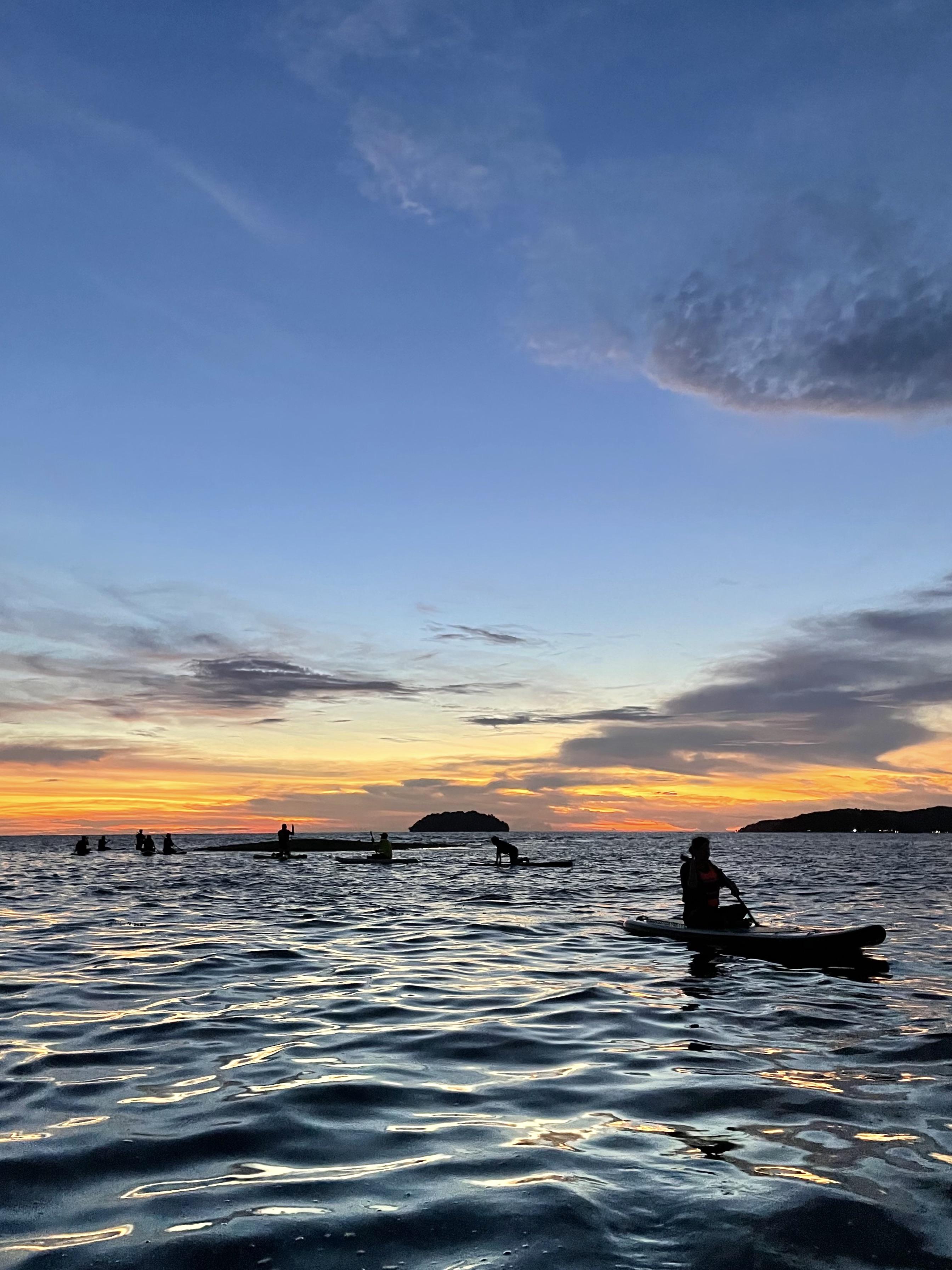 沉浸在大海中,感受它的湛藍