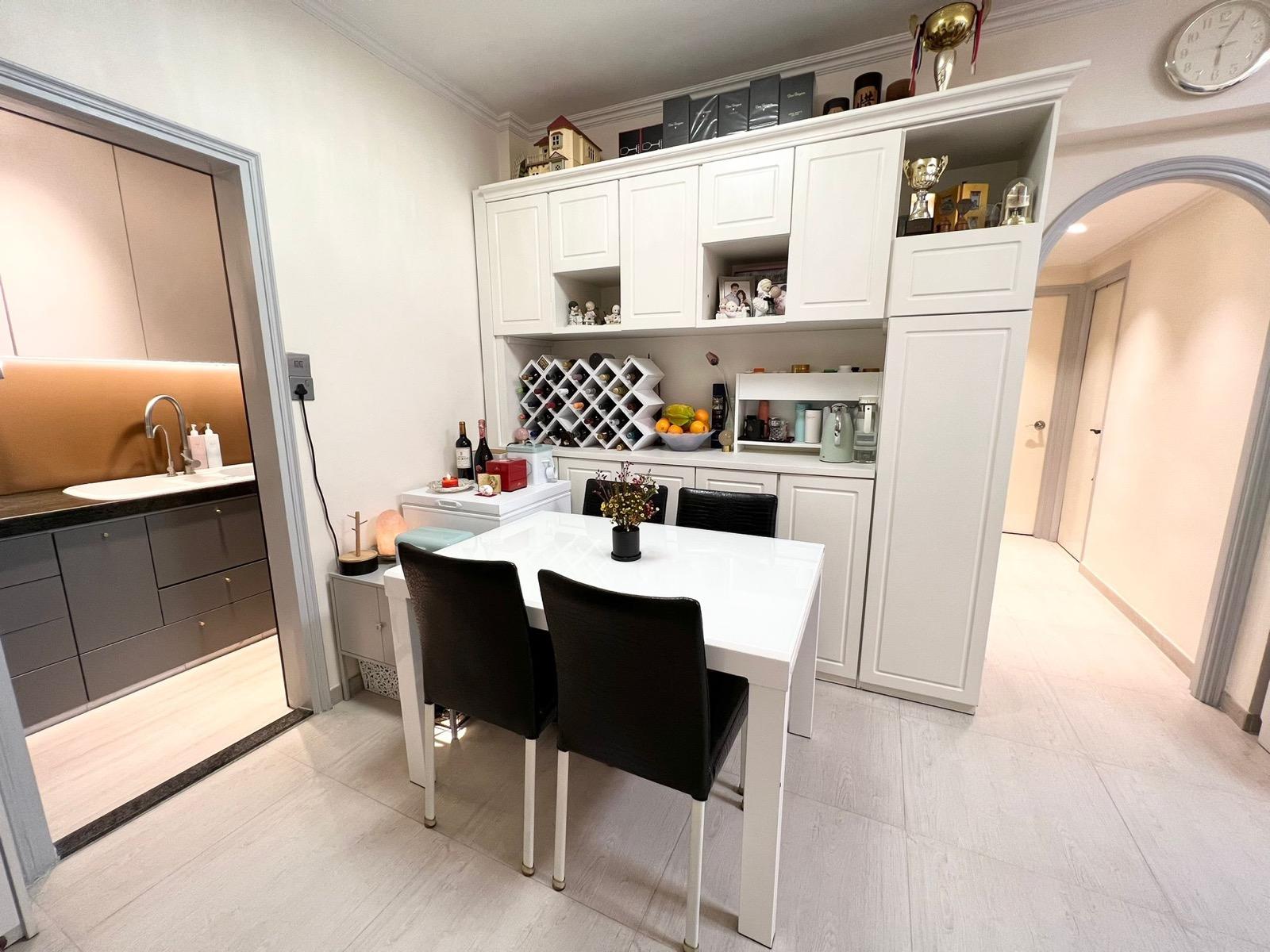 飯廳間隔實用,走廊位設有灰色拱門點綴美化。