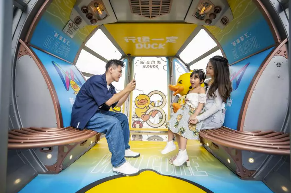 摩天輪今期換上限定轉轉B. Duck主題