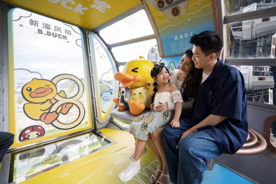 摩天輪今期換上限定轉轉B. Duck主題