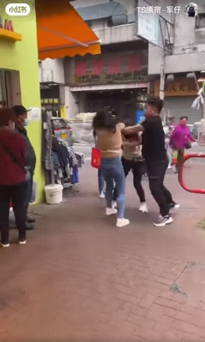 屯門新墟現街頭MMA。(香港突發事故報料區及討論區)