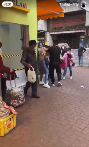 屯門新墟現街頭MMA。(香港突發事故報料區及討論區)