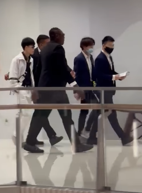 富二代帶多位保鑣陪同睇新盤「瑜一」(網上圖片)