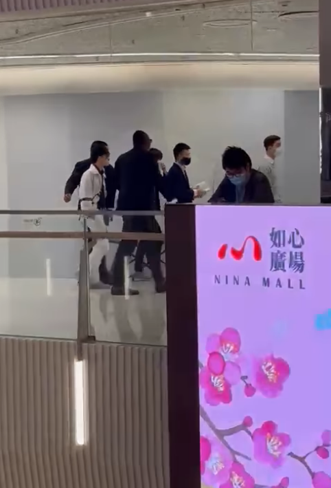 富二代帶多位保鑣陪同睇新盤「瑜一」(網上圖片)