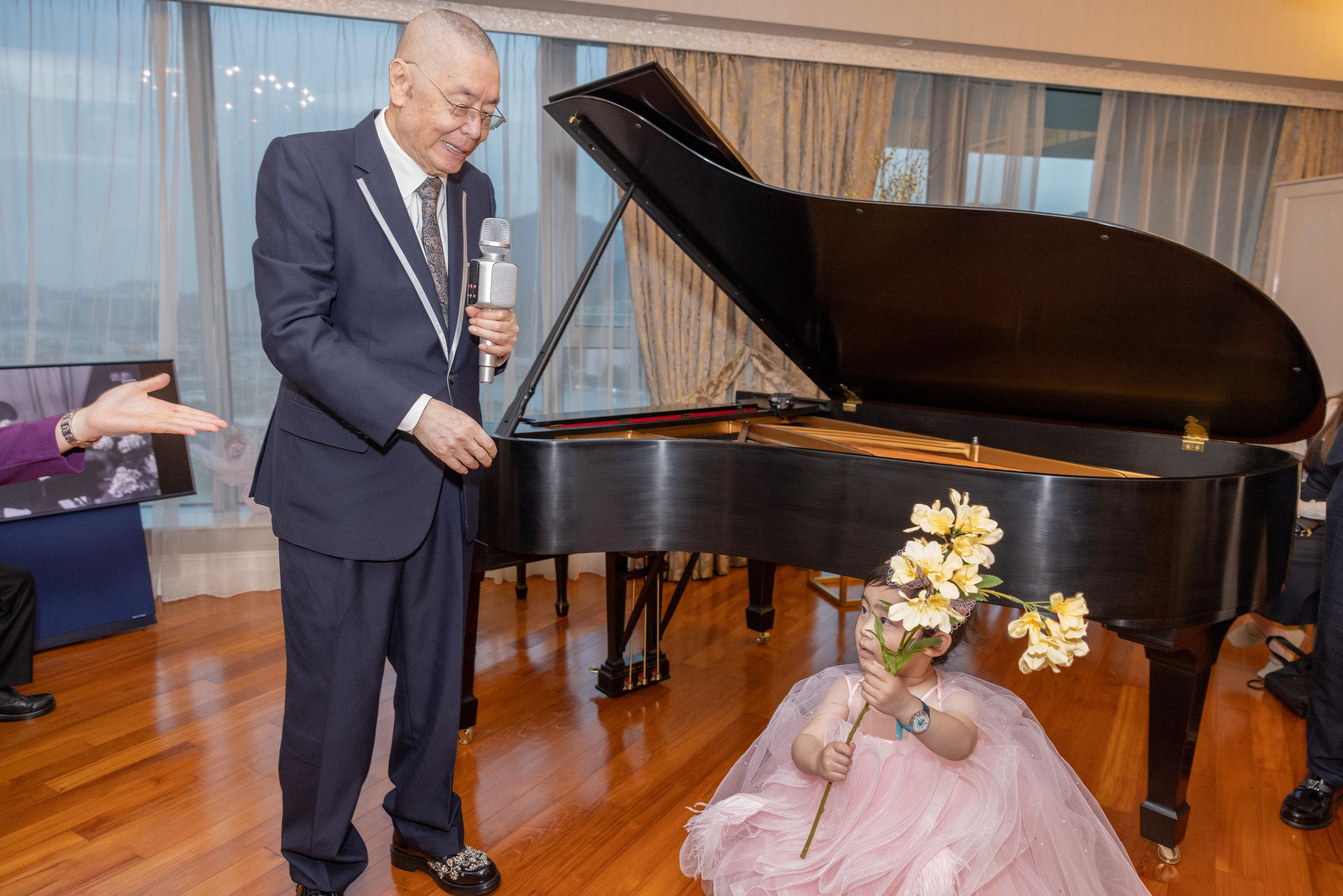 兩歲多的貝貝亦獲全場賓客掌聲歡迎。