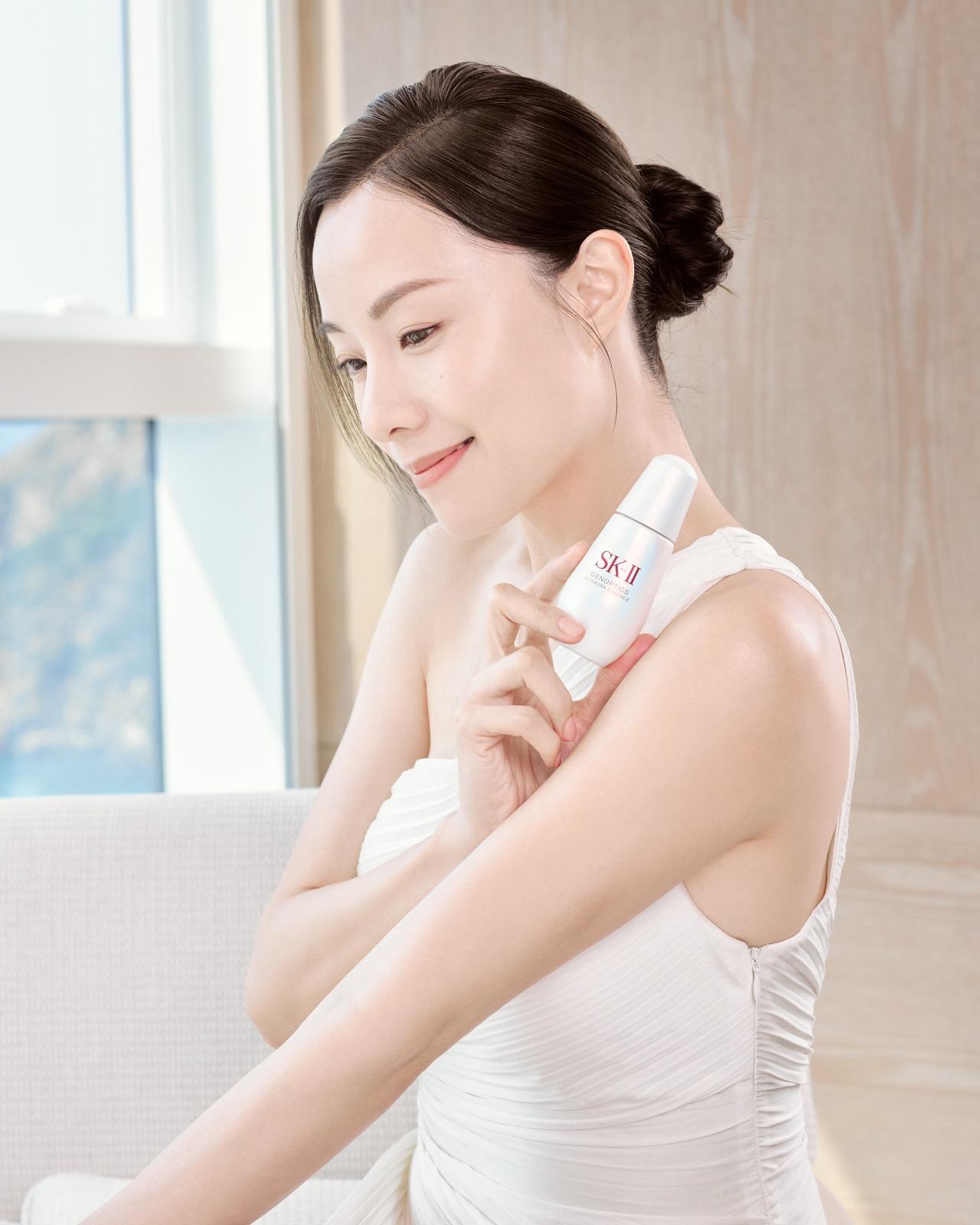 Stephy使用SK-II新一代小燈泡點亮晶透鑽光肌,擊退暗黃。