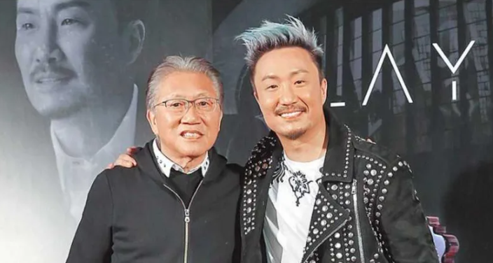 鄭中基坦言年幼時與父親甚少交流。